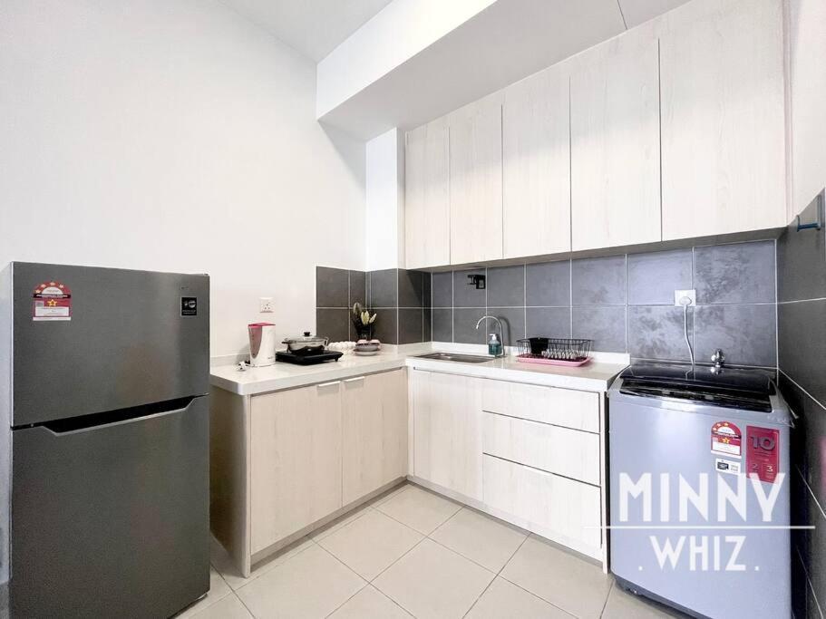 Netizen Near Mrt Couple Balcony Suite #31 Kampong Bukit Dukong Exterior photo