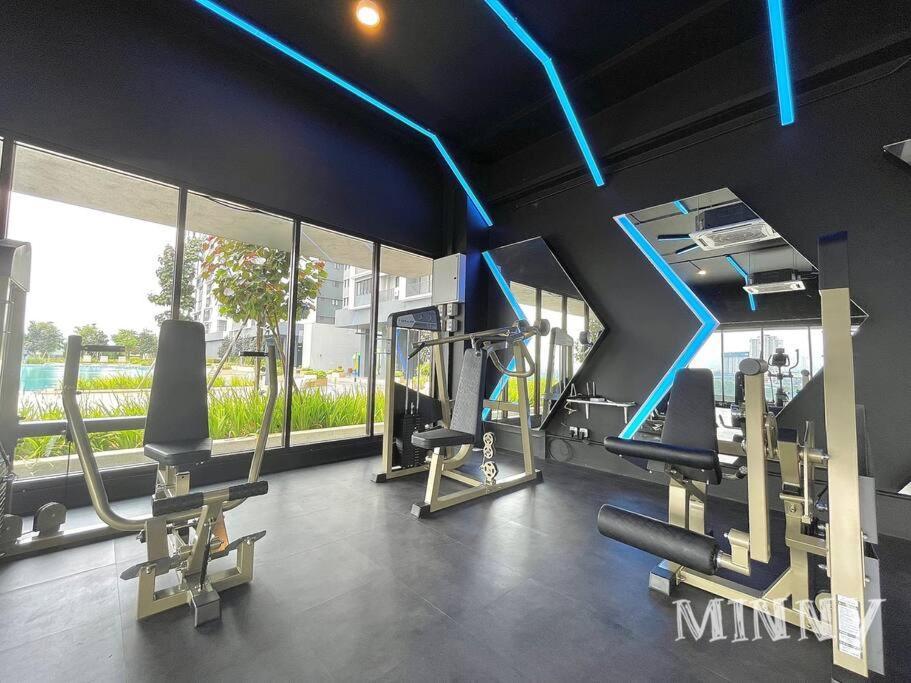 Netizen Near Mrt Couple Balcony Suite #31 Kampong Bukit Dukong Exterior photo