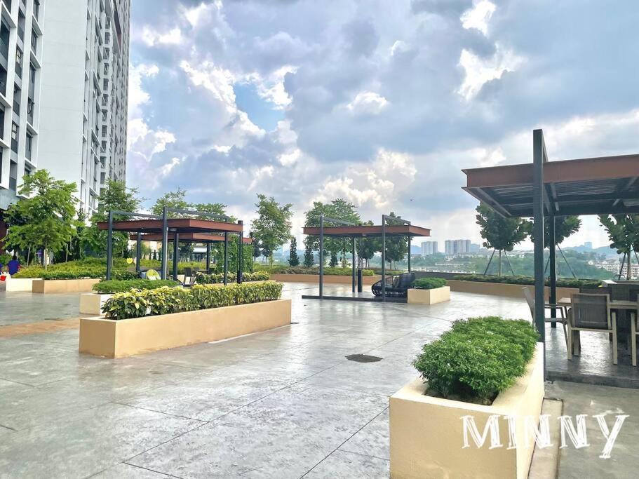 Netizen Near Mrt Couple Balcony Suite #31 Kampong Bukit Dukong Exterior photo