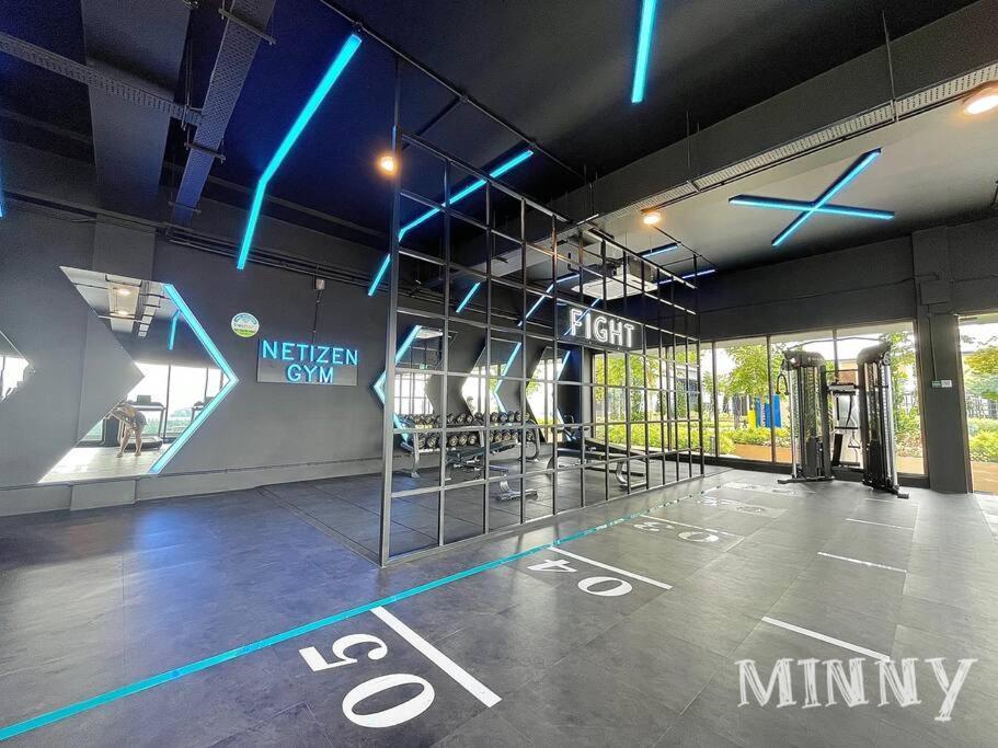 Netizen Near Mrt Couple Balcony Suite #31 Kampong Bukit Dukong Exterior photo