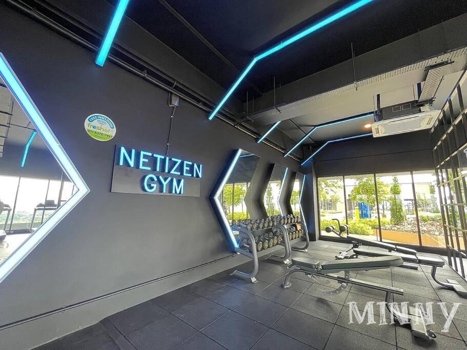 Netizen Near Mrt Couple Balcony Suite #31 Kampong Bukit Dukong Exterior photo