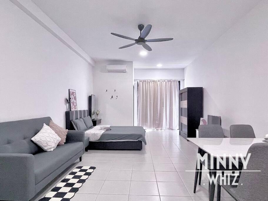 Netizen Near Mrt Couple Balcony Suite #31 Kampong Bukit Dukong Exterior photo